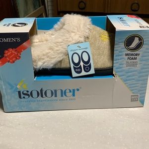 New Women isotoner Slipper MD7.5-8 memory foam